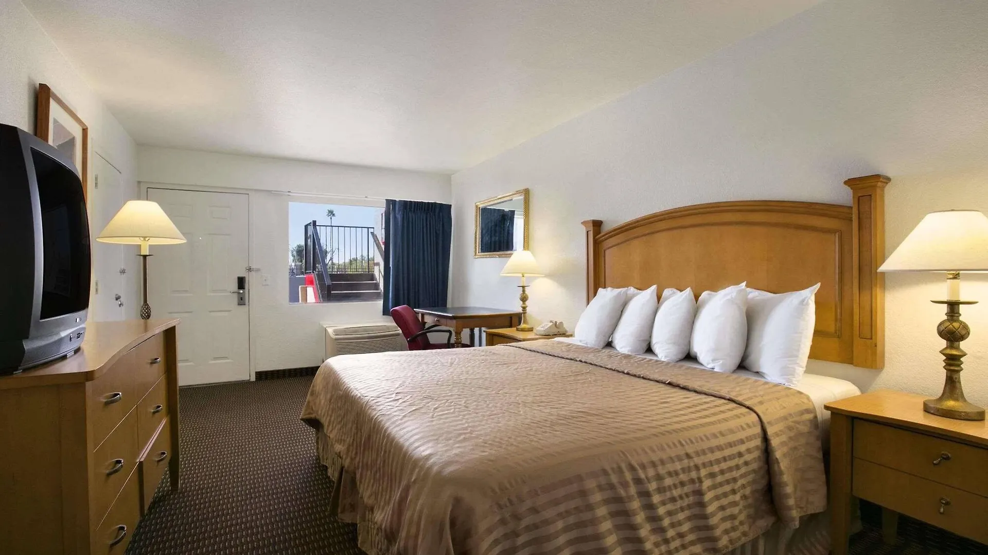 Econo Lodge Phoenix North I-17