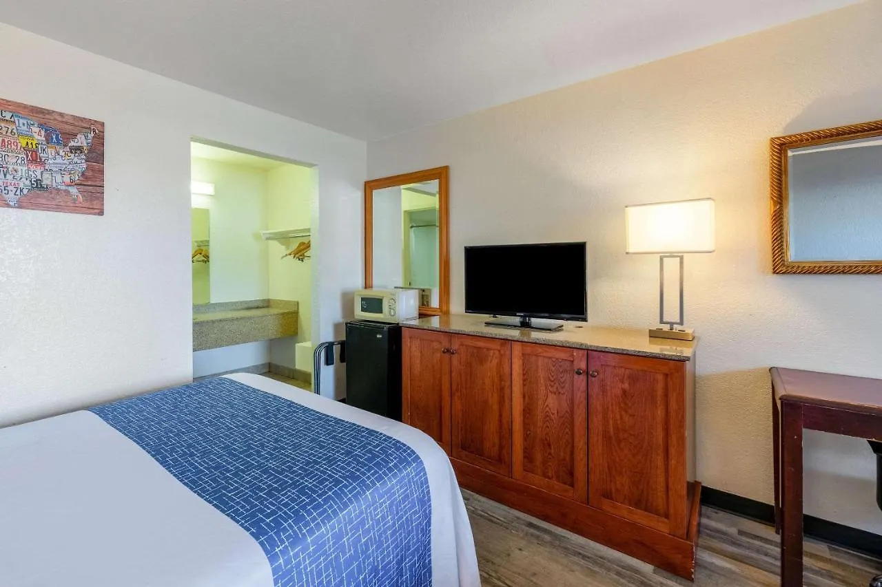 Econo Lodge Phoenix North I-17 0*,