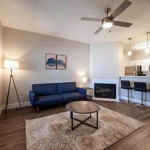 Chic Modern 1br At Lookout Mountain By Gia Phoenix
